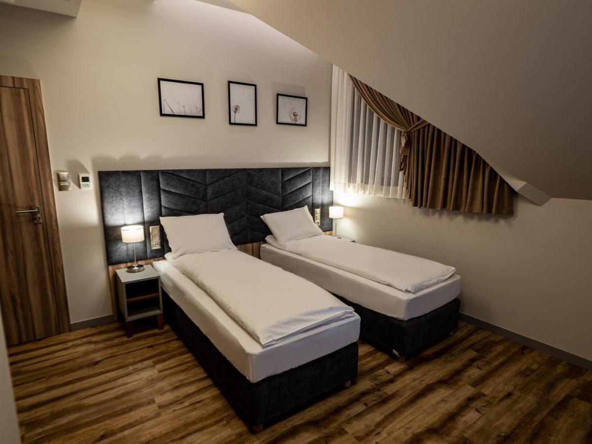 Villa & Gospoda Krakowska Kobiernice Екстериор снимка