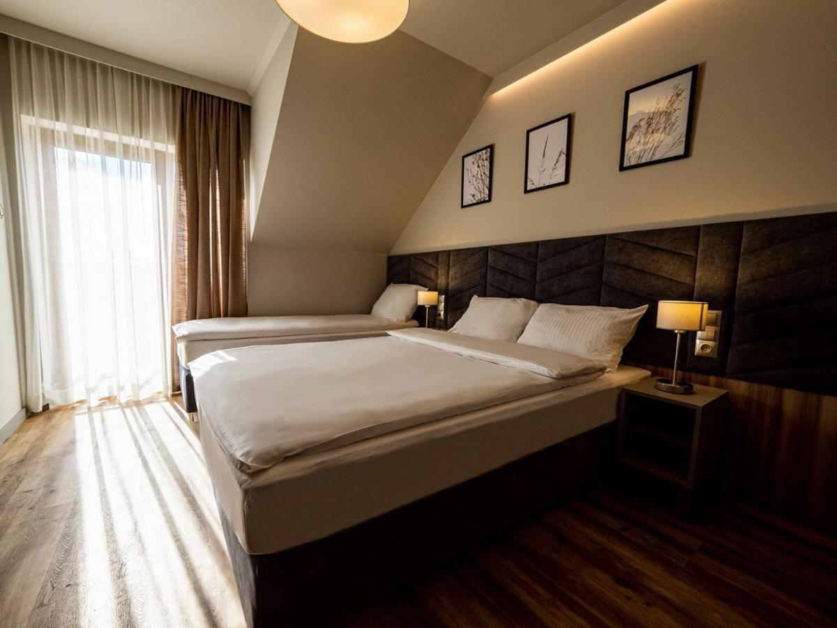 Villa & Gospoda Krakowska Kobiernice Екстериор снимка