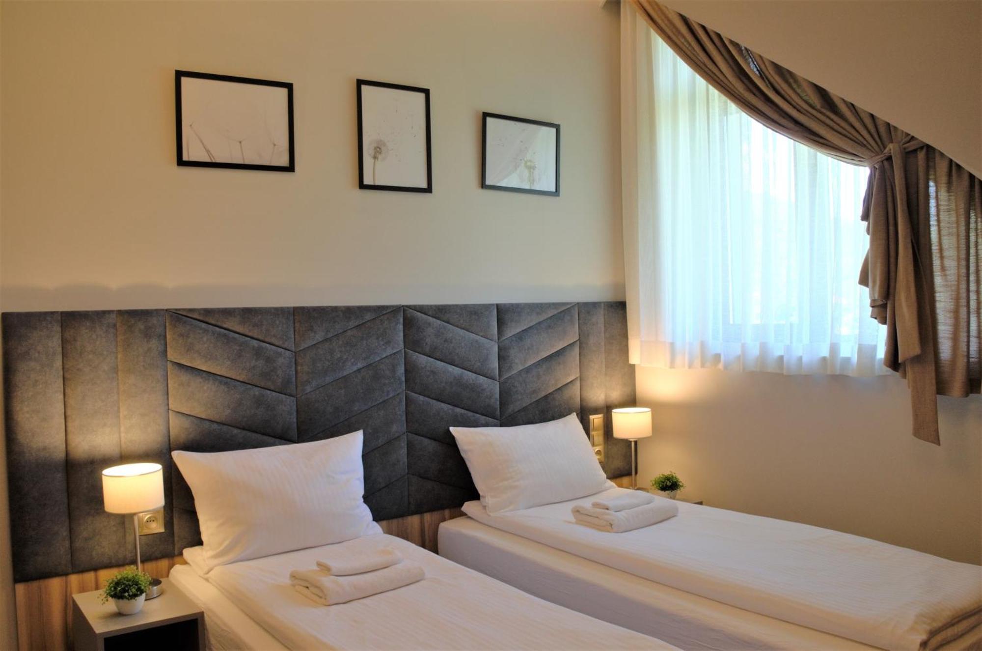 Villa & Gospoda Krakowska Kobiernice Екстериор снимка