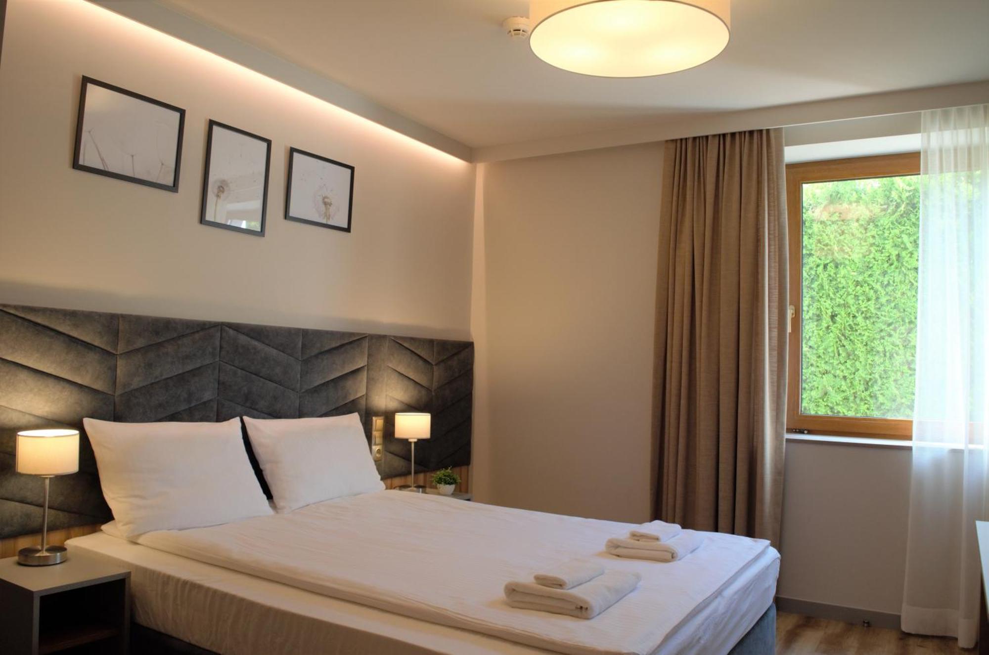 Villa & Gospoda Krakowska Kobiernice Екстериор снимка