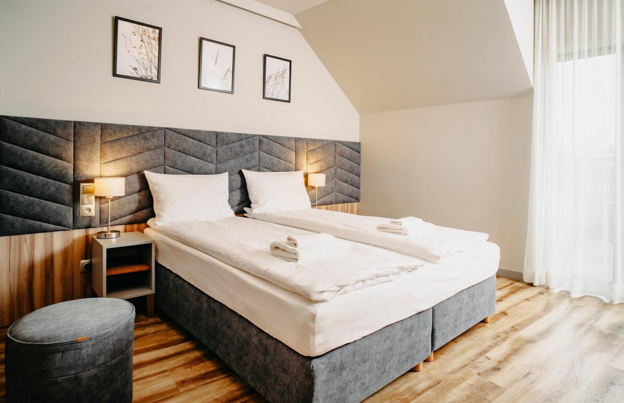Villa & Gospoda Krakowska Kobiernice Екстериор снимка