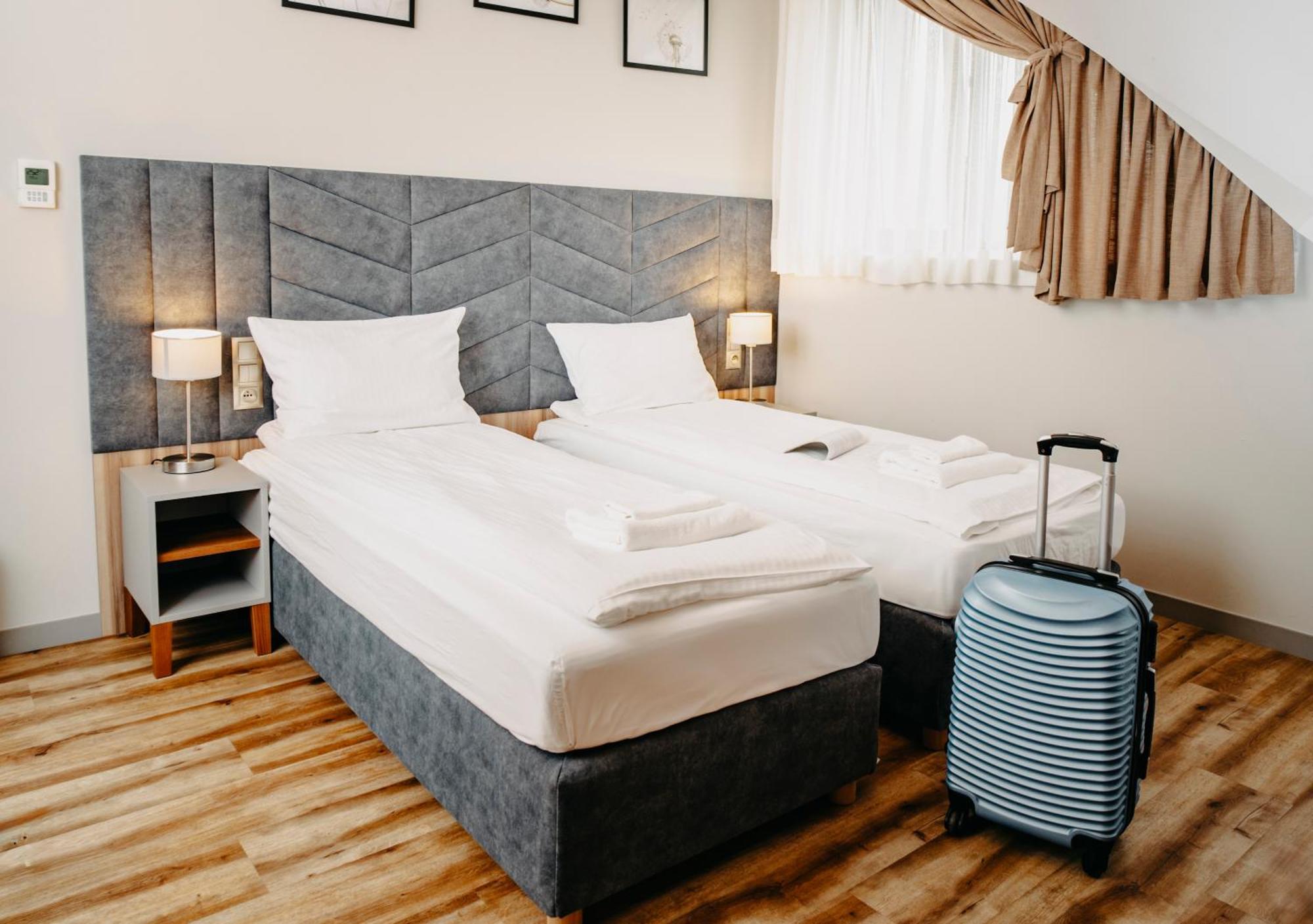 Villa & Gospoda Krakowska Kobiernice Екстериор снимка